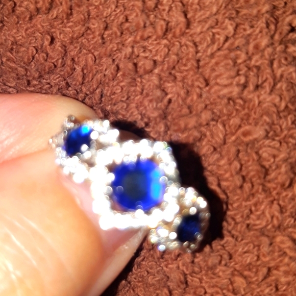 (7)💙🚨 Three Stone Sapphire with Rhinestones Ring🚨 - Picture 8 of 8